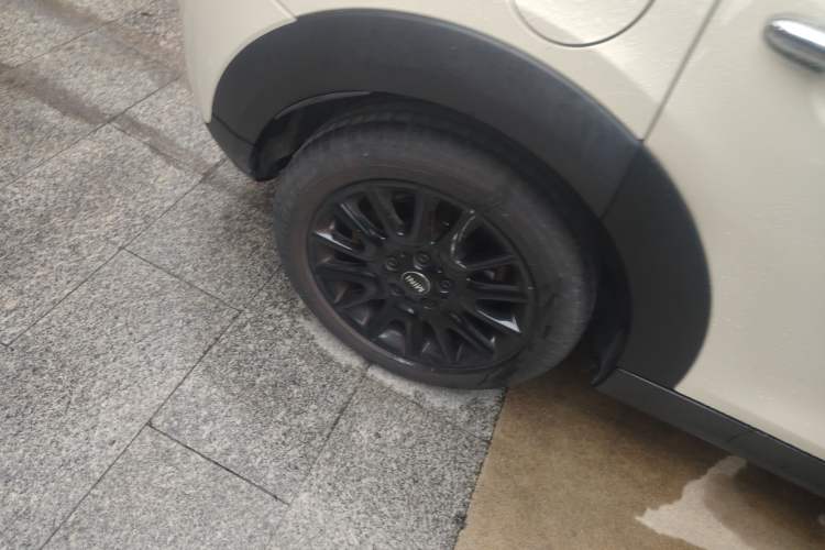 Used MINI 2018 1.5T ONE PLUS Five-Door Edition Right Rear Wheel Hub