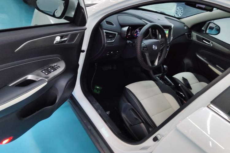 Used CHANGAN CS35 2017 1.6L Automatic Luxury Model
