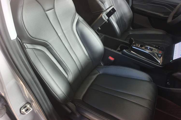 Used Dongfeng Aeolus Mage 2023 1.5T Luxury Edition
