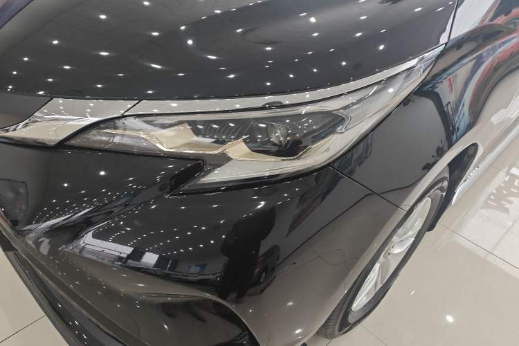 Used Toyota Granvia 2023 2.5L Hybrid Comfort Edition