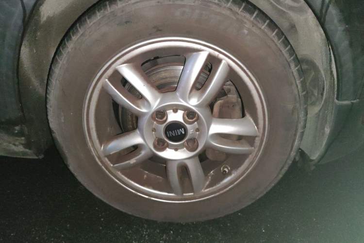 Used MINI 2011 1.6L ONE Right Front Wheel Hub