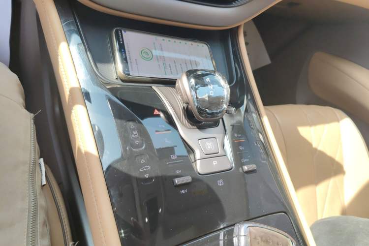 Used Denza D9 2022 DM-i 970 Four-Wheel Drive Prestige Model
