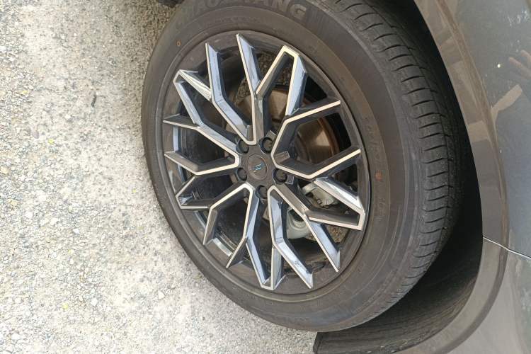 Used CHANGAN OSHAN Z6 2023 Blue Whale 1.5T DCT Smart-Led City Edition Right Front Wheel Hub