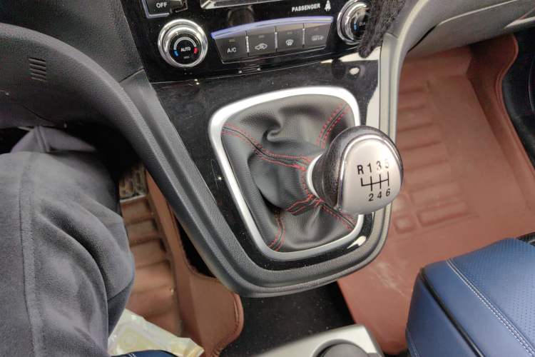 Used Haval H6 2016 Upgraded Model 1.5T Manual Two-Wheel Drive Elite Version
