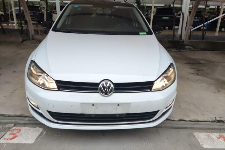 Used Volkswagen Golf 2017 1.6L Automatic Comfort Million-Vehicle Anniversary Edition
