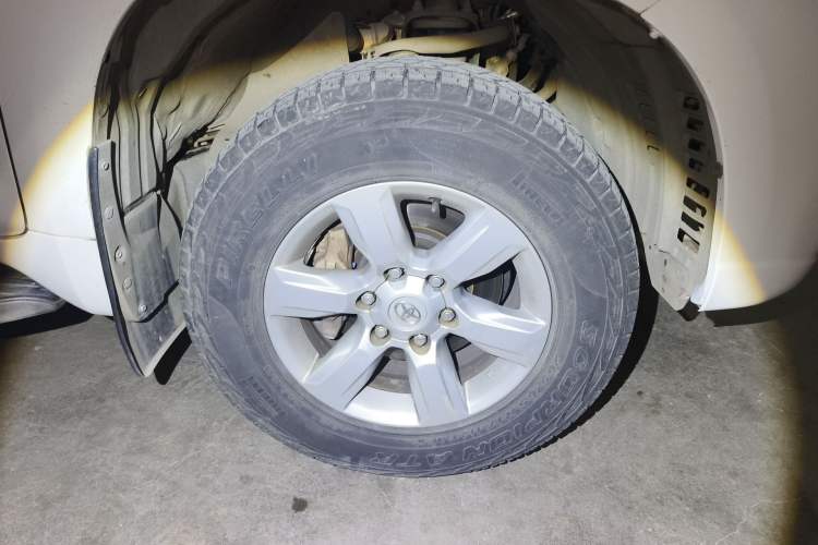 Used Toyota Prado  Right Front Wheel Hub