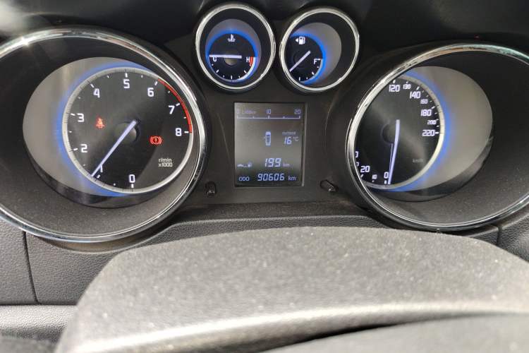 Used CHANGAN CS35 2016 1.6L Manual Luxury Model China V Standard Odometer Close Up