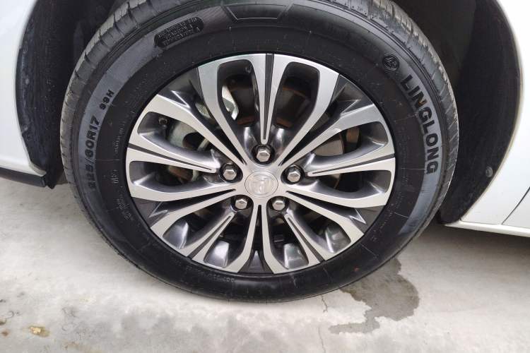 Used Buick GL8 2022 Land Cruiser Executive Class 652T Comfort Model Left Front Wheel Hub