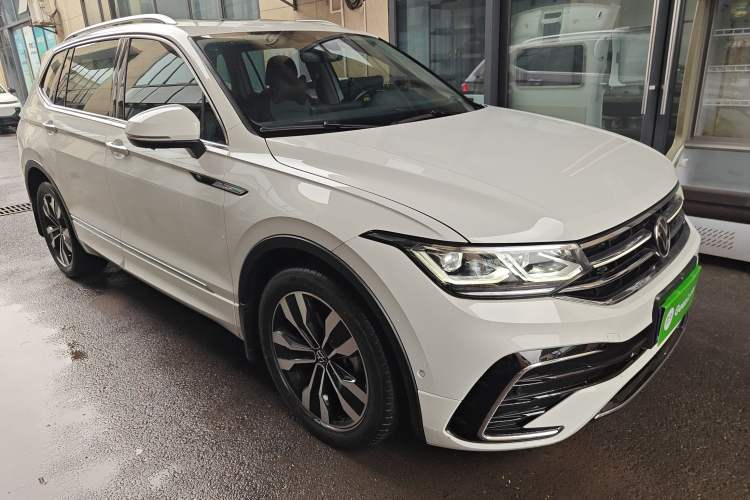 Used Volkswagen Tiguan L 2023 330TSI Automatic Two-Wheel Drive R-Line Flagship Edition Front Right 45 Deg