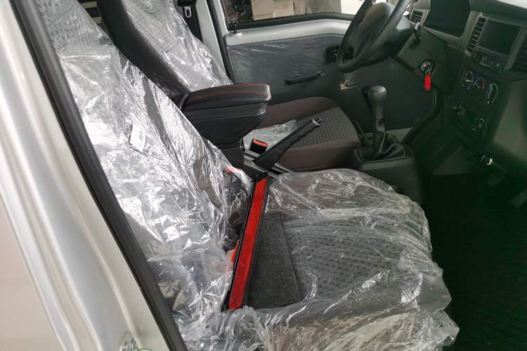 Used Wuling Zhiguang 2023 1.5L Practical Version 5/7 Seats Right Front Seat