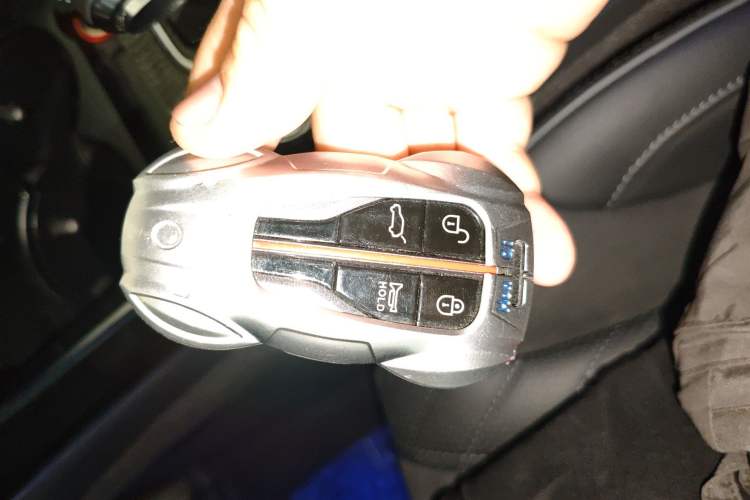 Used Hongqi HS5 2022 Revised Version 2.0T Smart Connect Flagship Edition
