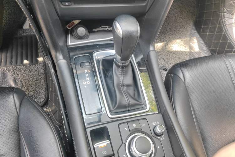 Used Mazda 3 Axela 2017 Sedan 1.5L Automatic Luxury Model Emission Standard China V