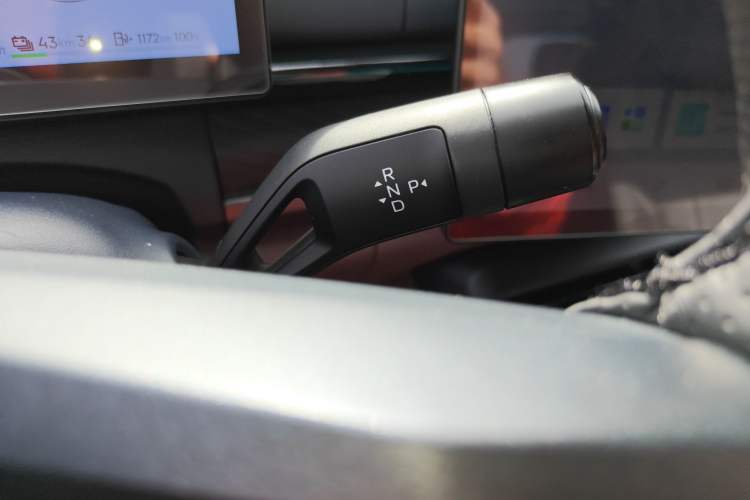 Used Lynk & Co 07 2024 EM-P 126 Long-Range Halo Gear Lever