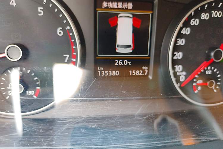 Used Volkswagen Caravelle 2018 2.0 TSI 4x4 Luxury Edition 7-Seater Odometer Close Up