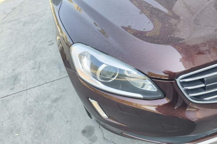 Used Volvo XC60 2015 T5 AWD Zhiyuan Edition Right Front Headlight