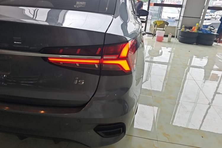 Used Roewe i5 2021 1.5L Manual Platinum Edition
