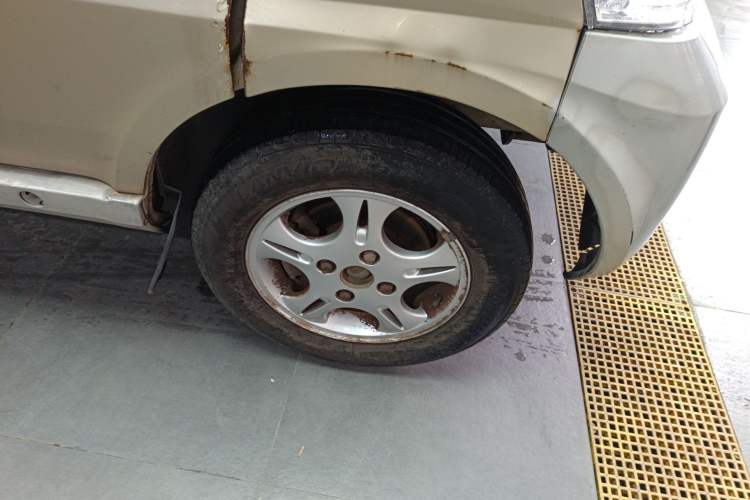 Used Wuling Rongguang 2011 1.2L Standard Version Right Front Wheel Hub