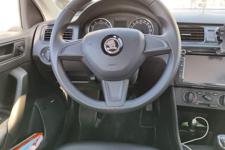 Used Skoda Rapid Spaceback 2016 Revised Version 1.6L Manual Front-Drive Edition