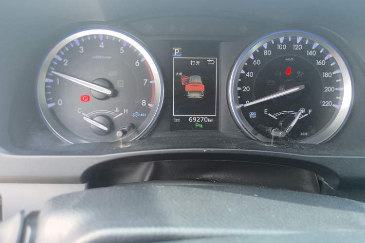 Used Toyota Highlander 2021 2.0T Four-Wheel Drive Luxury Edition 7 Seats Odometer Close Up