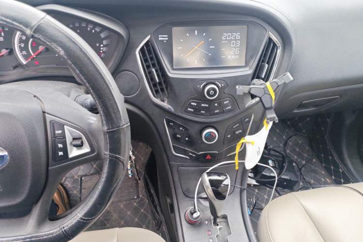 Used GAC Trumpchi GA3S Vision 2014 1.6L Automatic Luxury ESP Version Audio And AC Panel