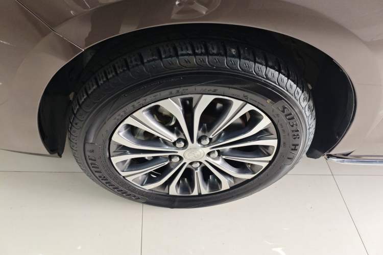 Used Buick GL8 2023 Land Executive Class Comfort Model Exterior 4