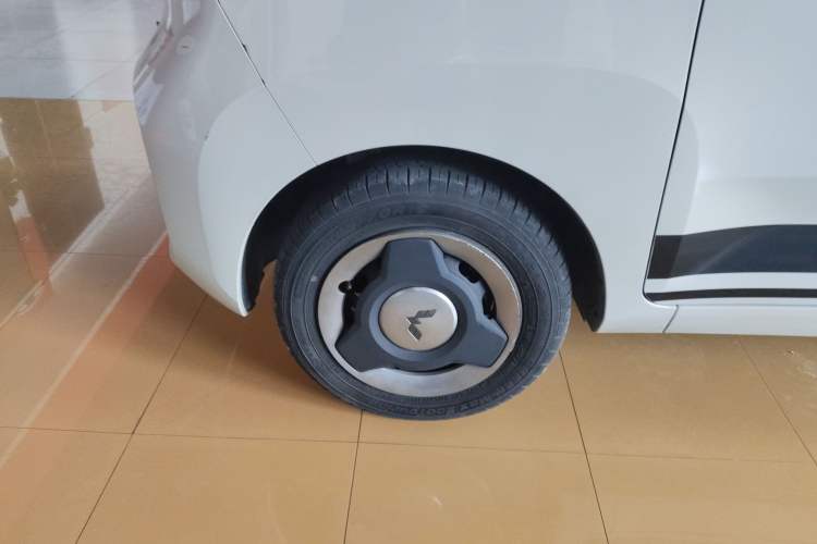 Used Wuling Hongguang MINIEV 2022 Macaron Premium Model – Lithium Iron Phosphate Left Front Wheel Hub