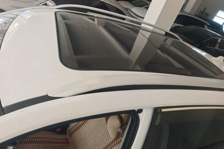 Used Roewe RX5 2016 20T Two-Wheel Drive Automatic Internet Smart Edition
