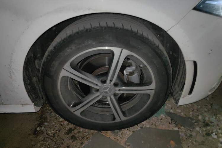 Used Mercedes-Benz A-Class 2022 Second Facelift A 200 L Sport Sedan Fashion Version Right Front Wheel Hub