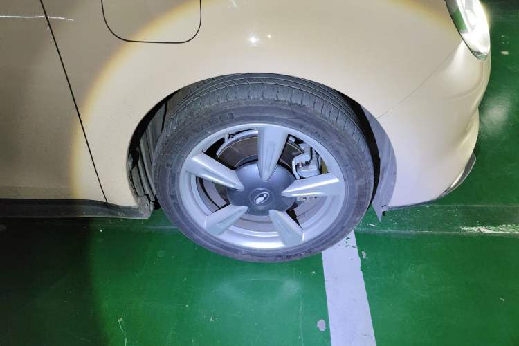 Used ORA Good Cat 2023 401 km Standard Range Prestige Version Lithium Iron Phosphate Right Front Wheel Hub