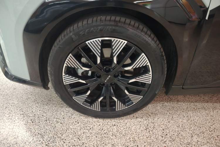 Used AION Y 2022 70 Tech Edition Lithium Iron Phosphate