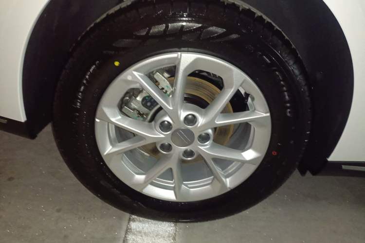 Used Geely Galaxy Stellar 6 2026 Model 60km Exploration Edition Right Rear Wheel Hub