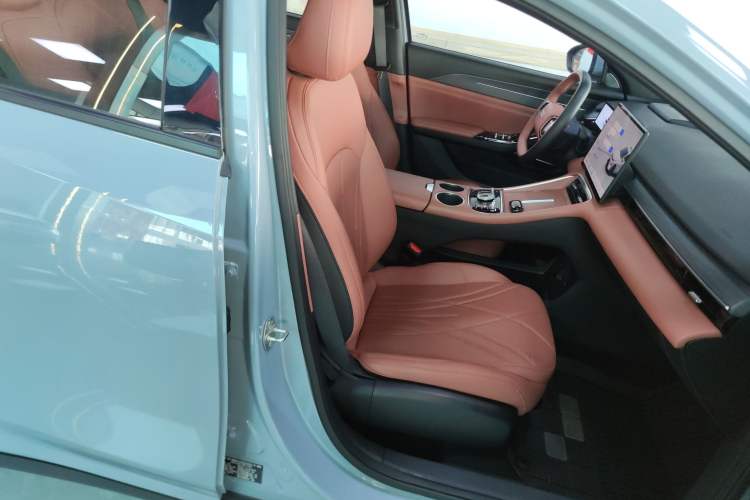 Used Geely Galaxy L6 2025 EM-i 140km Explorer+ Edition
