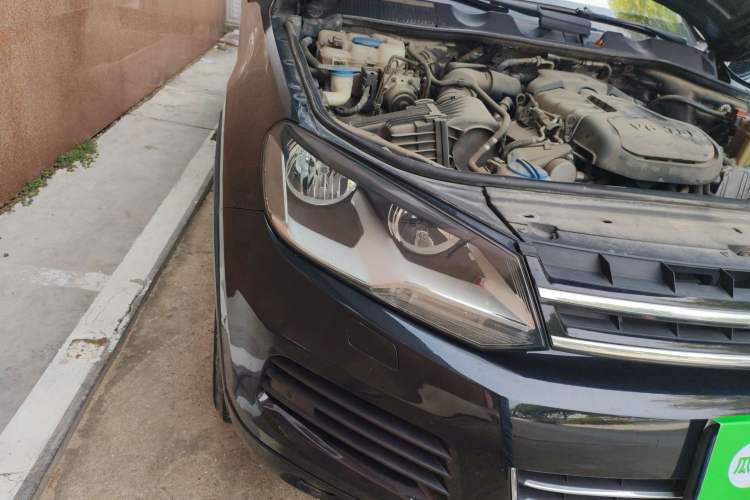 Used Volkswagen Touareg 2011 3.0 TSI Standard Version Right Front Headlight