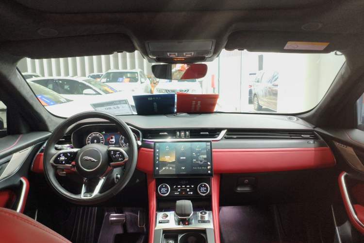 Used Jaguar F-PACE 2024 P250 R-Dynamic HSE
