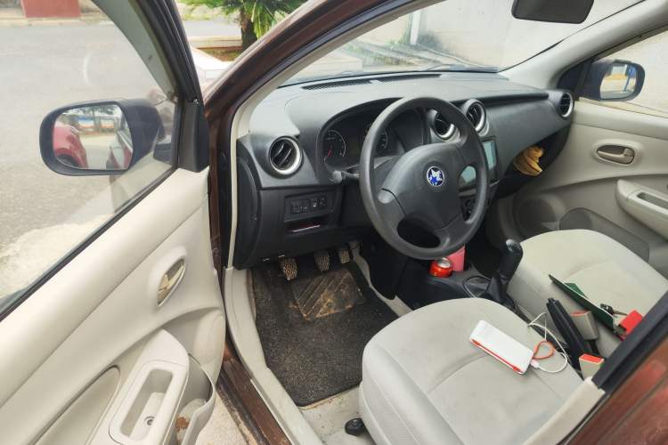 Used Venucia R30 2014 1.2L Manual Enjoyment Edition