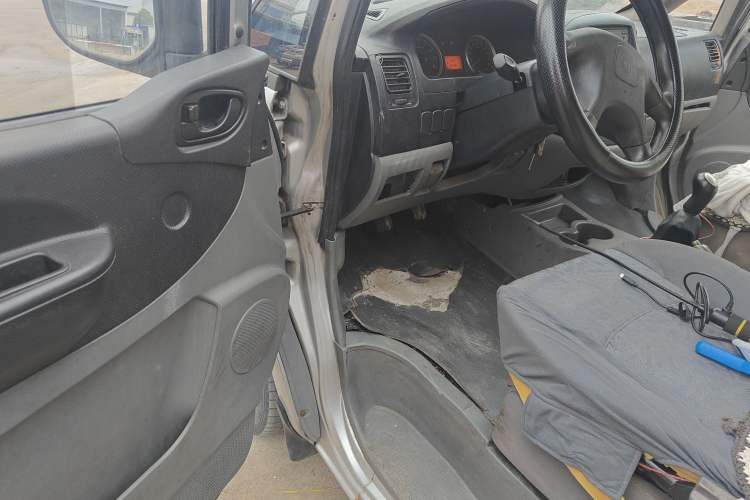 Used FORTHING Lingzhi 2013 M3 1.6L 7-seat Standard Model
