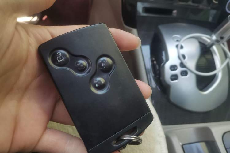 Used Renault Koleos 2012 2.5L 4x4 Comfort Edition with Navigation