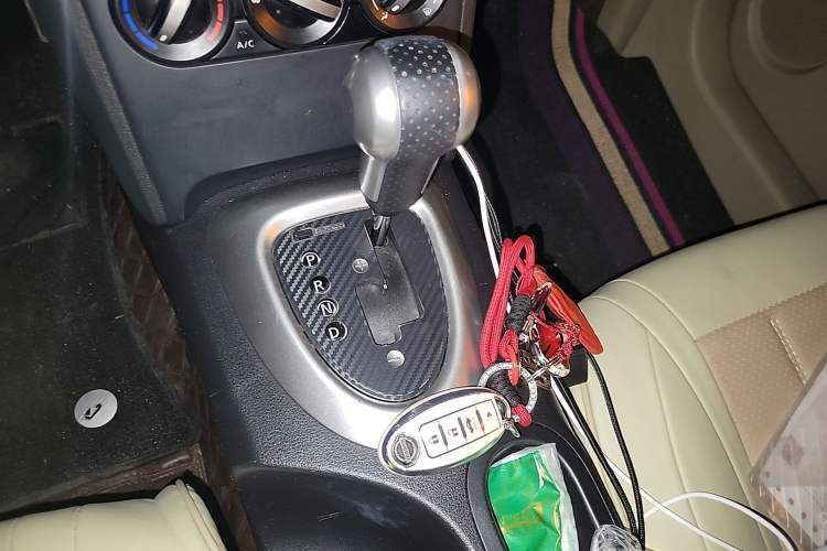 Used Nissan Qashqai 2012 2.0 XL Fire CVT 2WD Gear Lever