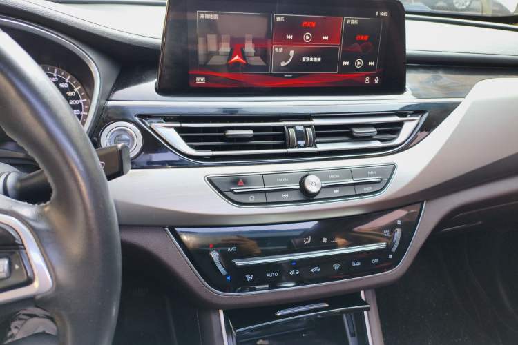 Used CHANGAN Raeton CC 2018 1.5T Automatic Haoya Model Guangmang Edition China V Standard
