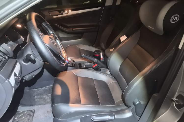 Used Volkswagen Sagitar 2017 230TSI Automatic Comfort Version
