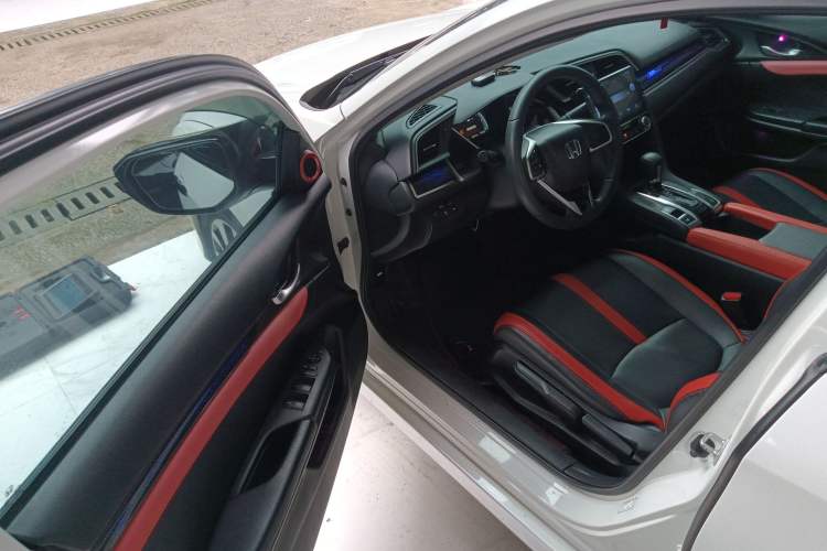 Used Honda Civic 2016 220TURBO CVT Luxury Edition Driver Seat