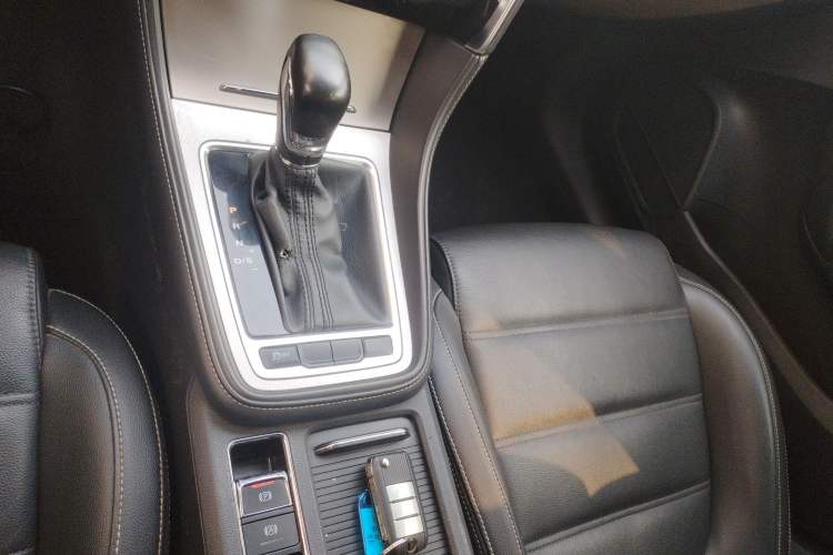 Used MG 6 2017 20T Automatic Luxury Smart Connect Version China V Standard Gear Lever