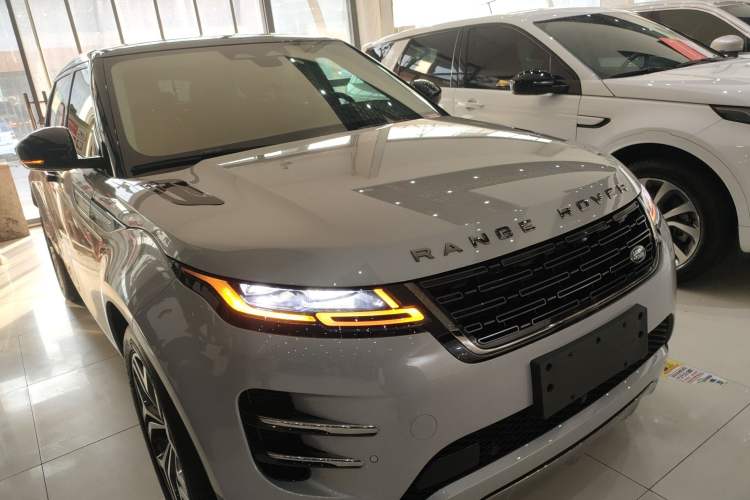 Used Land Rover Range Rover Evoque 2024 Aurora L 249 PS Prestige Light-Chasing Edition