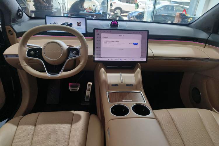 Used Hima Luxeed R7 2024 All-Electric 802 km Max