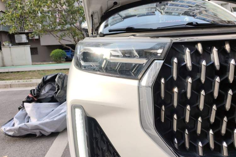 Used Bestune T99 2020 20TD Automatic Premium Edition Right Front Headlight