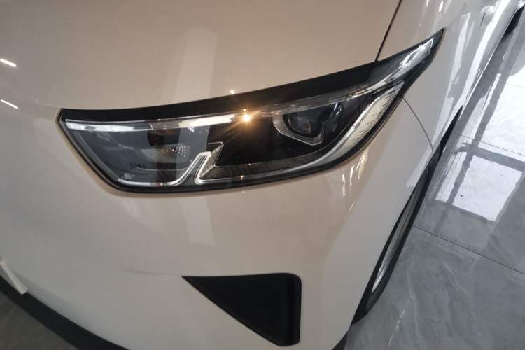 Used Wuling Yangguang 2025 Model 310KM Bus Edition—Customized by CATL