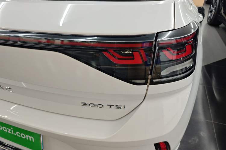 Used Volkswagen T-ROC 2023 300TSI DSG Two-Wheel-Drive Chen Guang Edition Right Rear Taillight