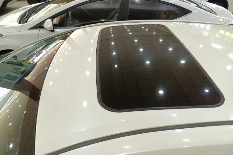 Used Toyota Levin 2017 Revised Dual-Engine 1.8H GS E-CVT Elite Sunroof Version China V Standard