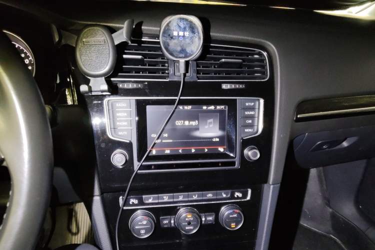 Used Volkswagen Golf 2014 1.4TSI Luxury Travel Edition Audio And AC Panel