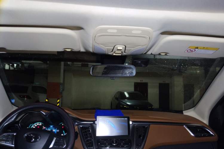 Used Soueast DX7 2015 1.5T Automatic Luxury Model Headliner